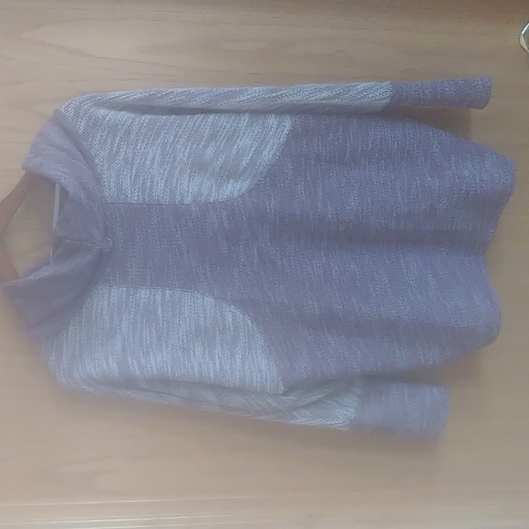 Calvin Klein sweater. - Picture 3 of 6